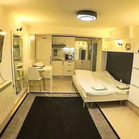 סופיה Studio With Courtyard Just Steps Away Vitosha Str מראה חיצוני תמונה