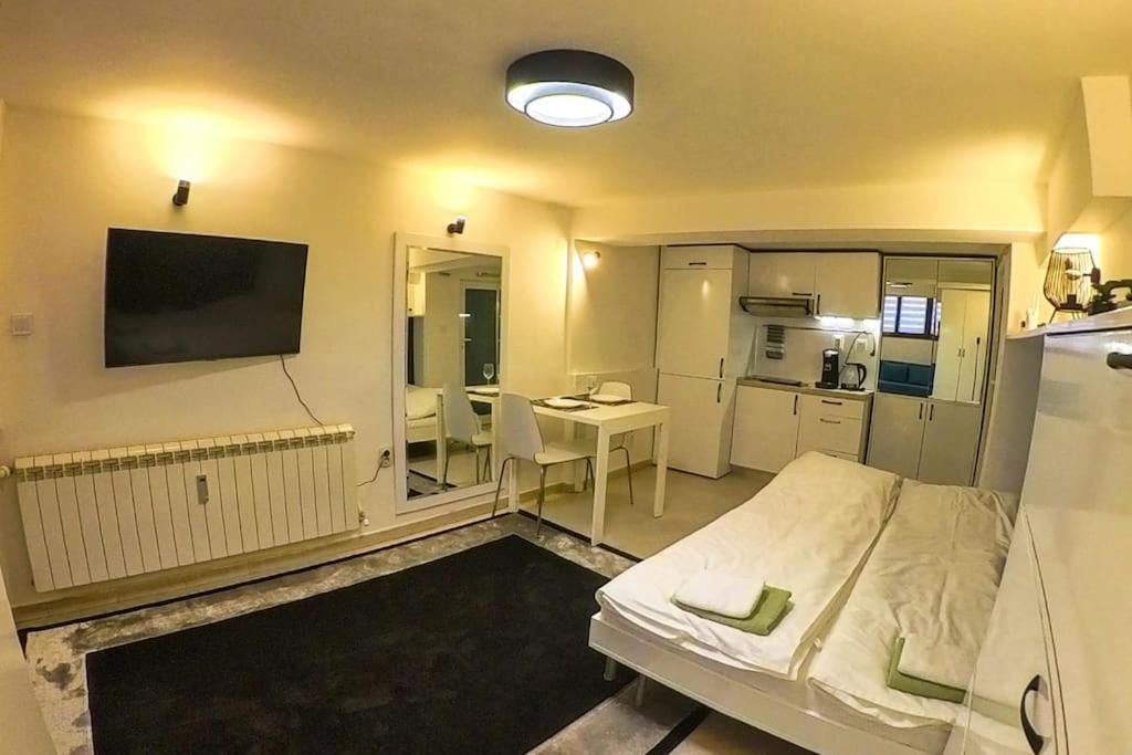 סופיה Studio With Courtyard Just Steps Away Vitosha Str מראה חיצוני תמונה