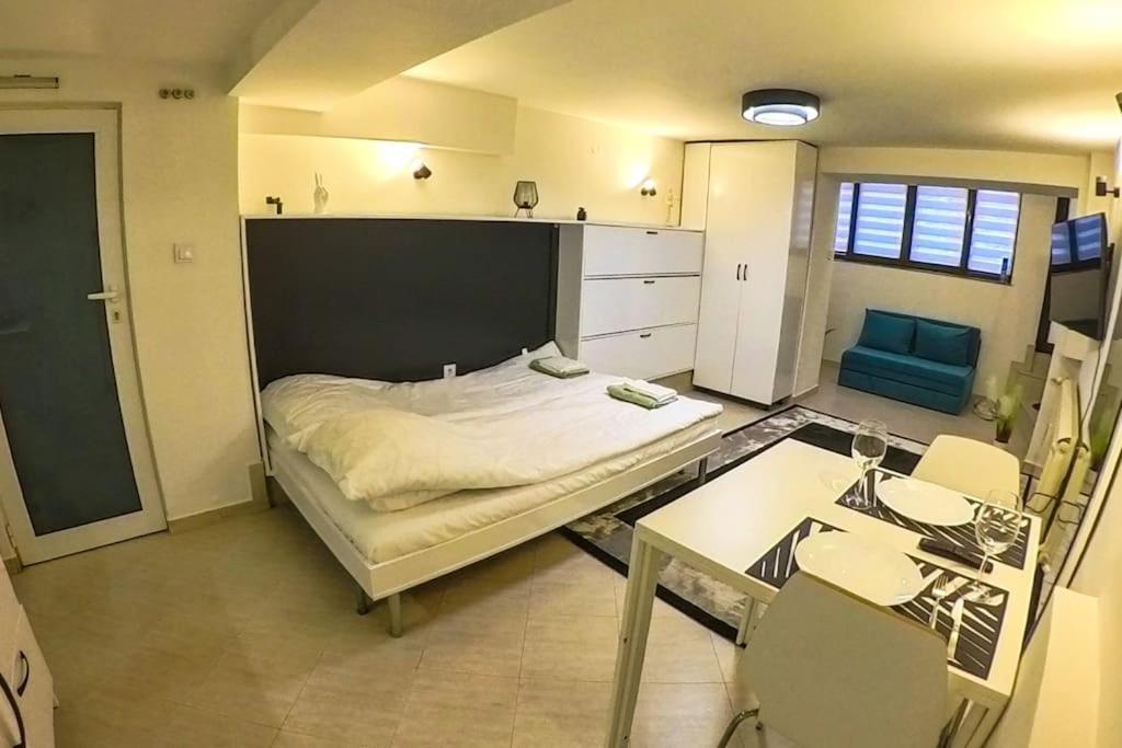 סופיה Studio With Courtyard Just Steps Away Vitosha Str מראה חיצוני תמונה