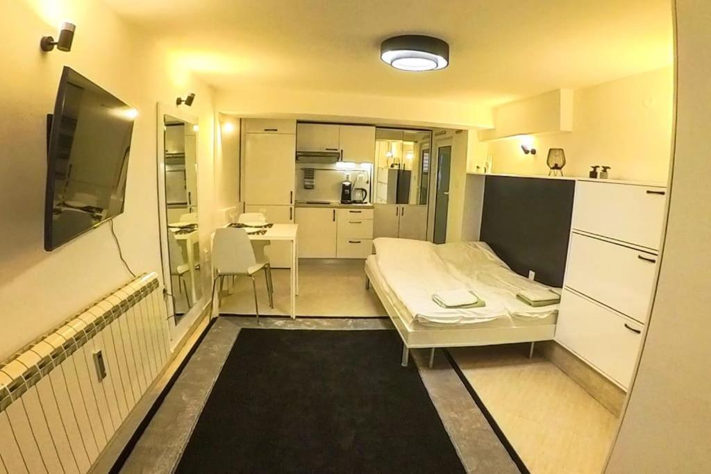 סופיה Studio With Courtyard Just Steps Away Vitosha Str מראה חיצוני תמונה