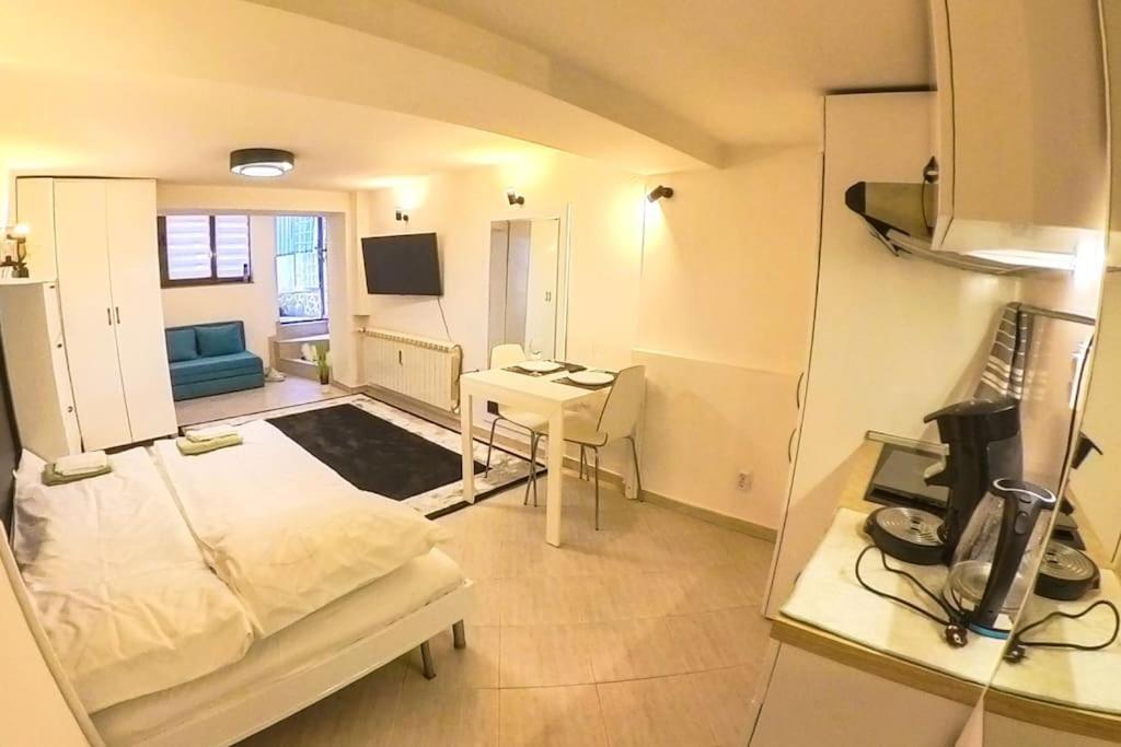 סופיה Studio With Courtyard Just Steps Away Vitosha Str מראה חיצוני תמונה