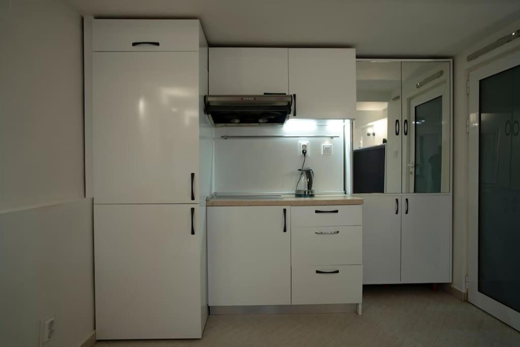 סופיה Studio With Courtyard Just Steps Away Vitosha Str מראה חיצוני תמונה